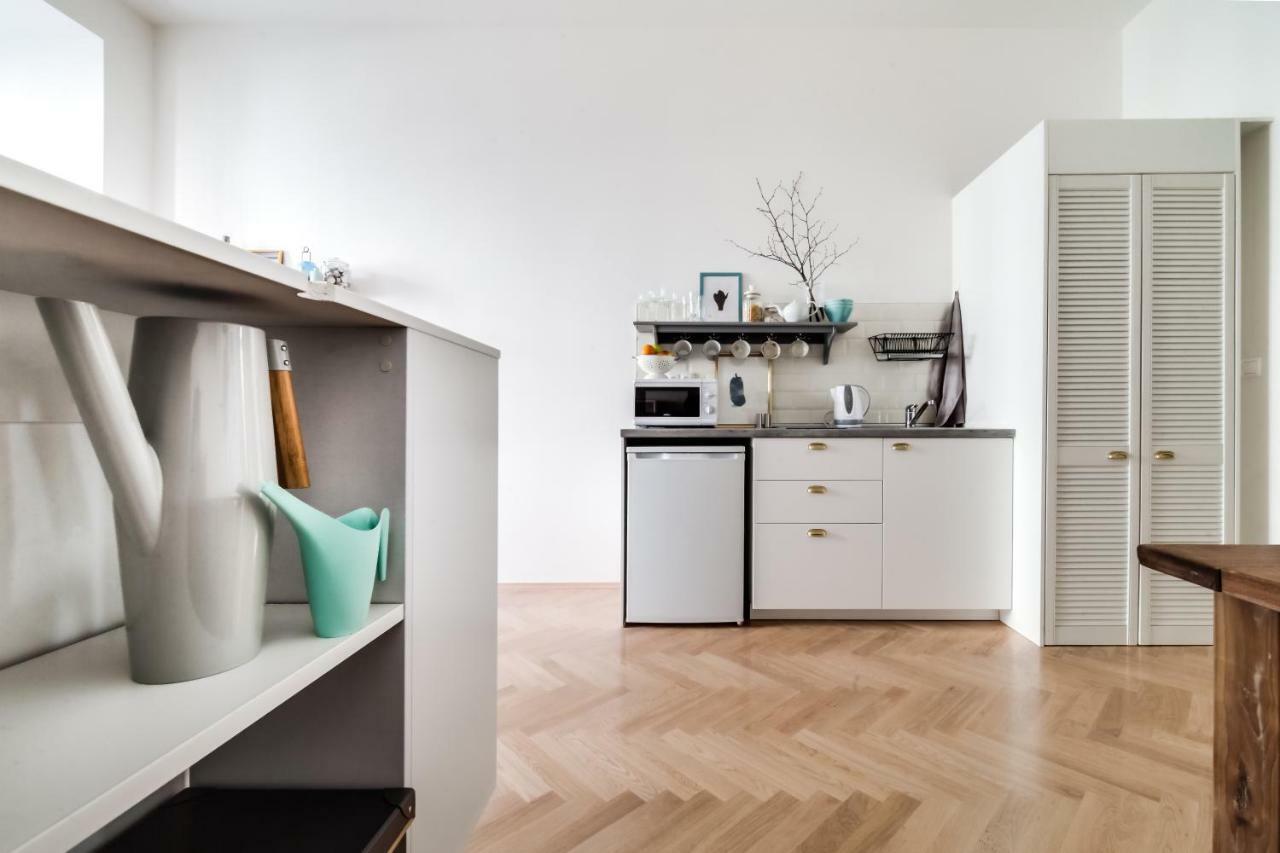Trendy Local Apartment Praga Exterior foto