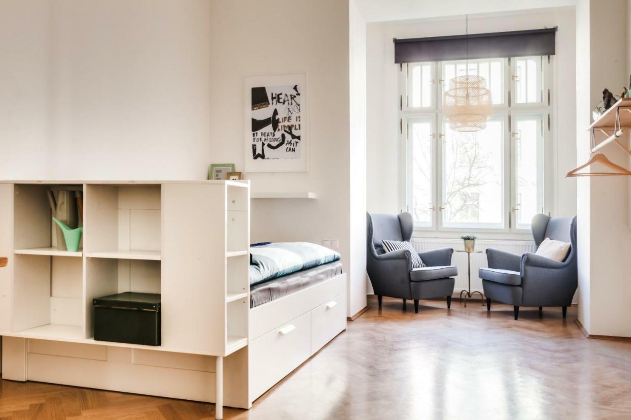 Trendy Local Apartment Praga Exterior foto