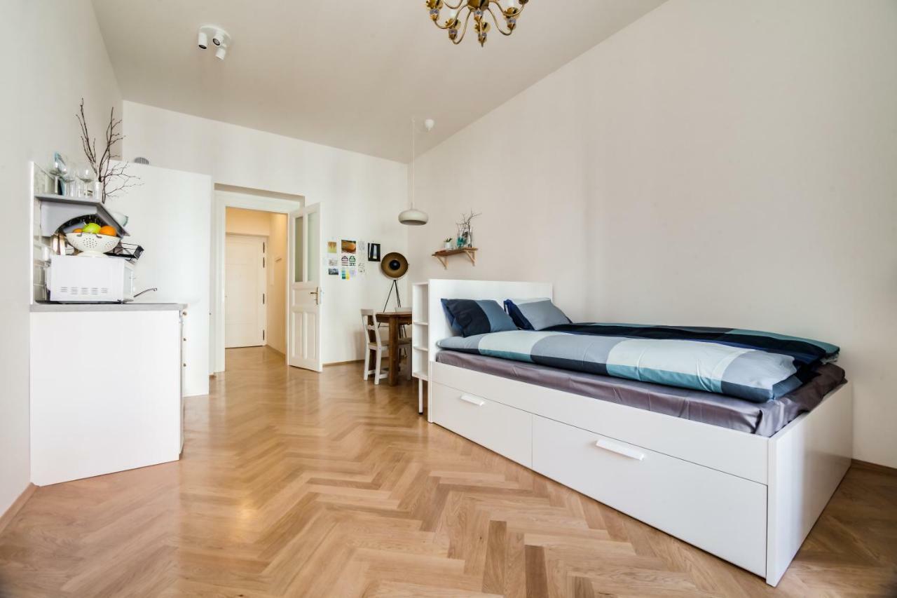Trendy Local Apartment Praga Exterior foto