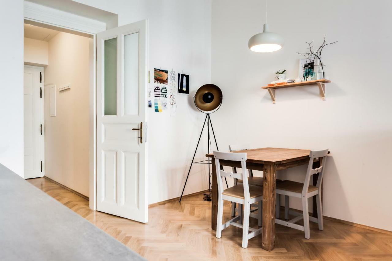 Trendy Local Apartment Praga Exterior foto