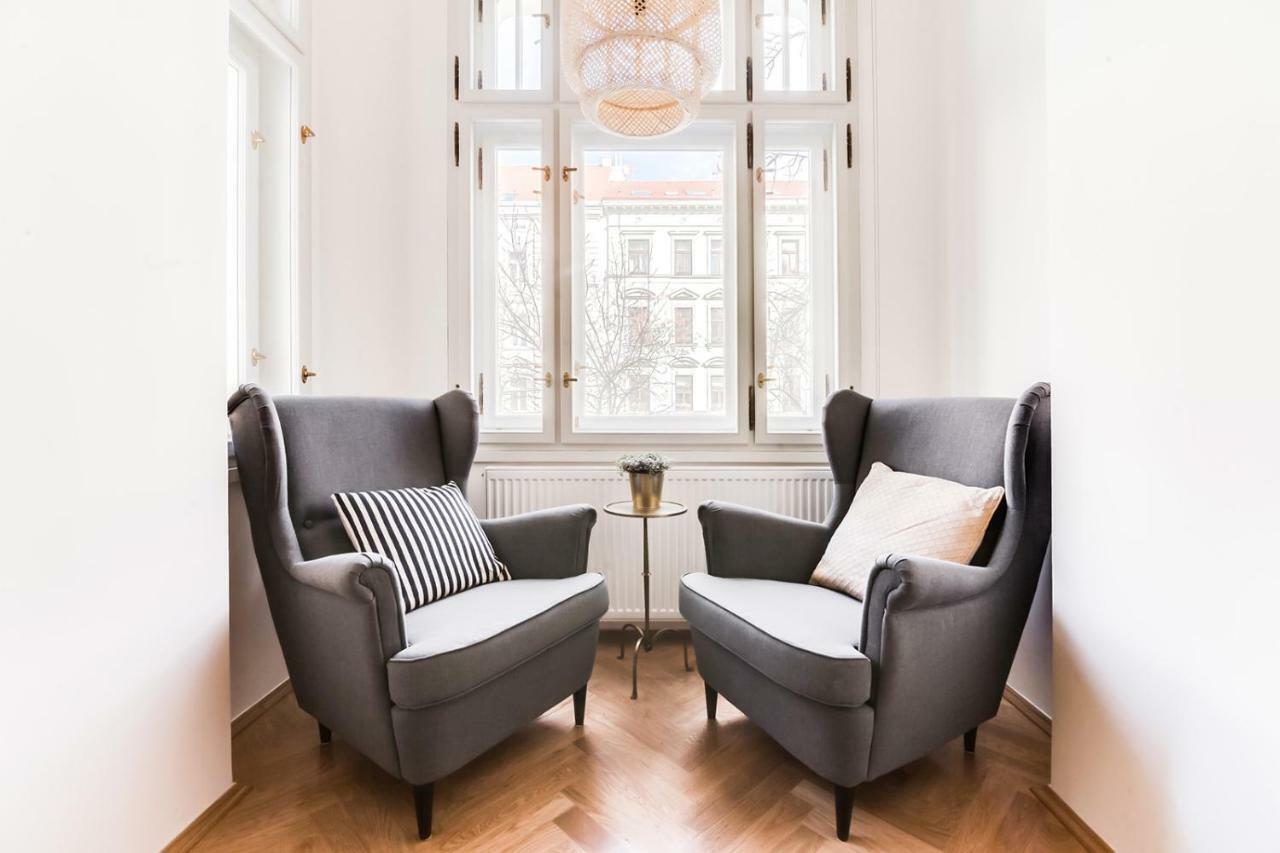 Trendy Local Apartment Praga Exterior foto